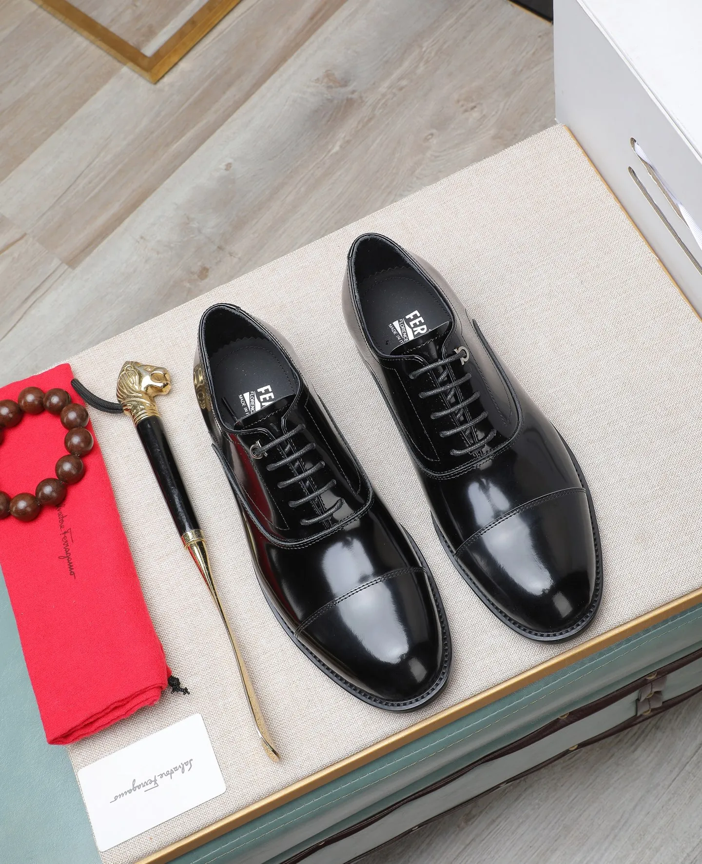 Men's shoes 💰540📛📛 (water-dyed cow lining) Salvatore Ferragamo high-end (Salvatore Ferragamo) is the world's top luxury footwear brand, coming from the fashion kingdom of Italy. It is famous all over the world for its traditional handmade design and novel styles... 🚶🏻🚶🏻New suit shoes are available simultaneously at the counter. This model is made of pure handmade imported Italian calfskin ➕soft water-dyed cowhide lining Original authentic outsole🌀🌀Size: 38➖44 (45 46 customized)
